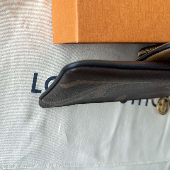 Louis Vuitton Trio Pouch Reverse Giant Monogram Wristlet - Picture 8 of 12